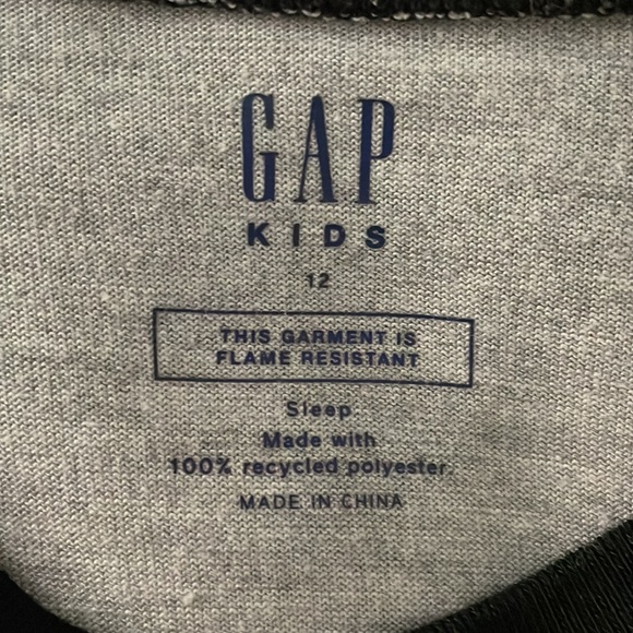 GAP PJ BOYS TOP. - Picture 4 of 5